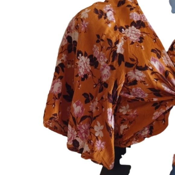 AMERICAN Eagle floral crop/ tie up top. Size small. Good used condition, no flaw - Picture 4 of 11